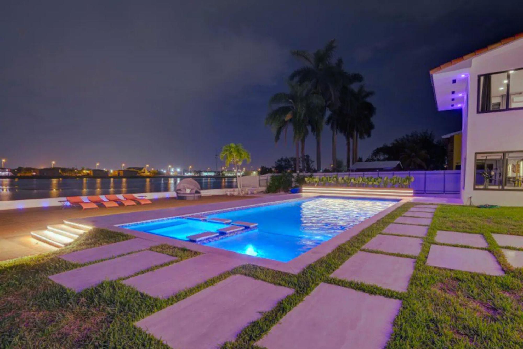 Luxe Waterfront Mansion W Private Nightclub, Cinema, Game Room, Gym & Pool Miami Exterior photo